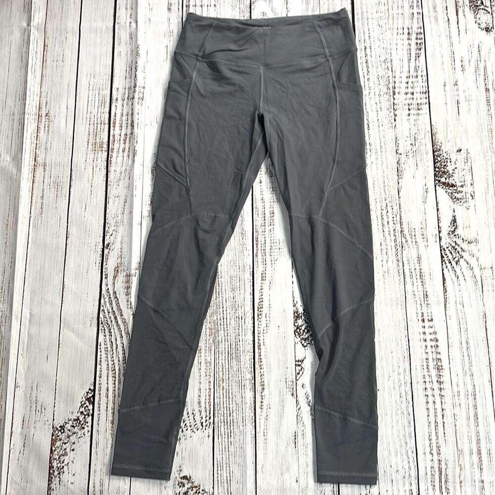 Victoria’s Secret Sport Mesh Cut-Out  Leggings size Medium